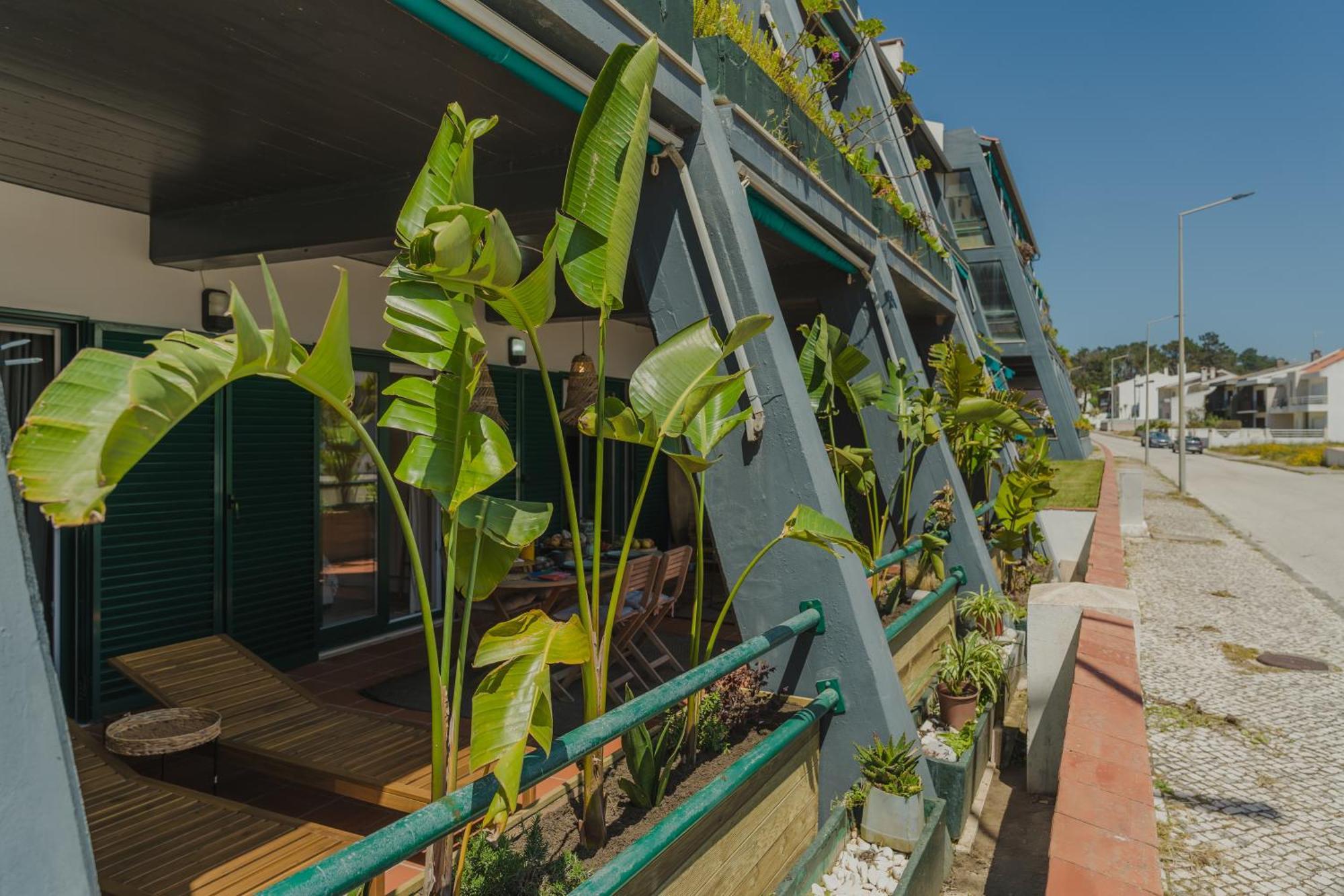 Surf Guesthouse - 7Min Walk To The Beach Pataias Exterior photo